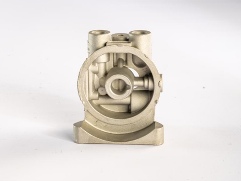 鋁壓鑄產(chǎn)生的飛邊毛刺，有哪些高效的清理方案？